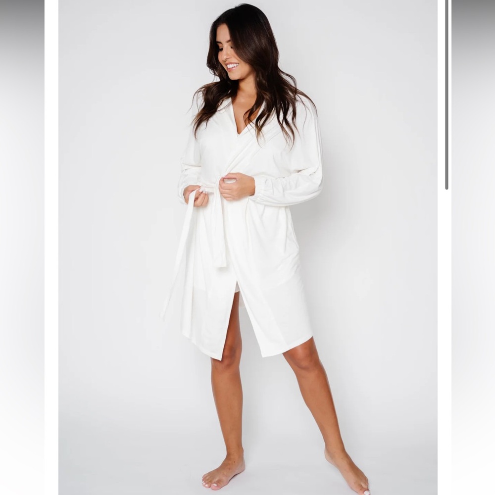 Women’s Monuit White Stretch Knit Robe‎